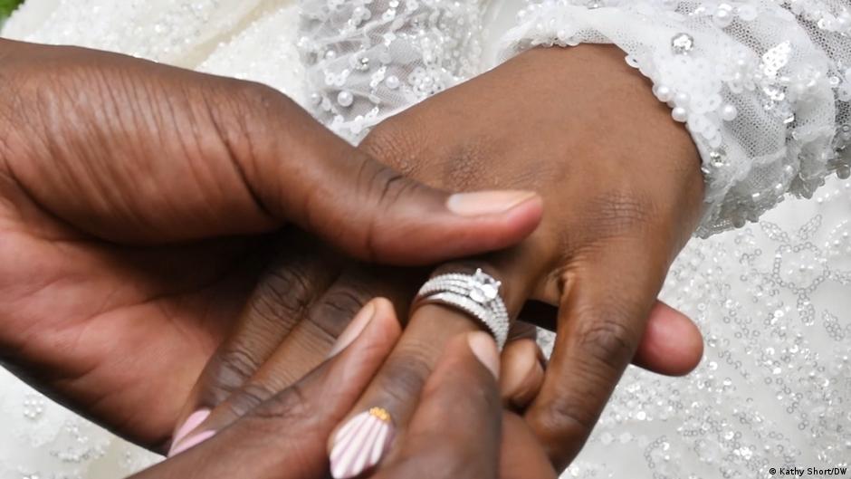 High bride price discourages Zambian youth from marriage – DW – 12