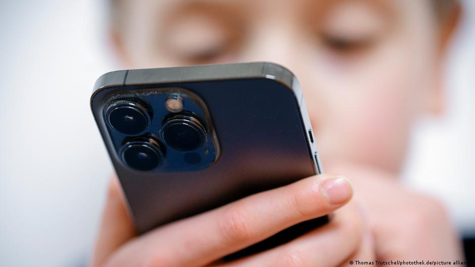 &iquest;A qué edad debería llegar el primer "smartphone"? Un estudio revela señales preocupantes