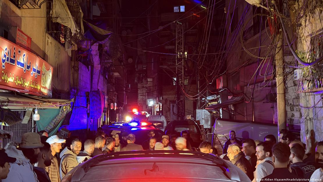 14 نومبر 2025 کو شام کے دارالحکومت دمشق کے ایک ضلع میں یکے بعد دیگرے دو دھماکوں کے بعد سکیورٹی فورسز  اقدامات کرتے ہوئے