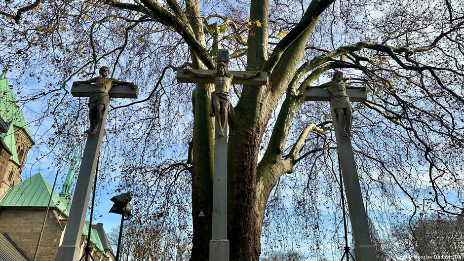 Figure Isusa i dvojice razbojnika