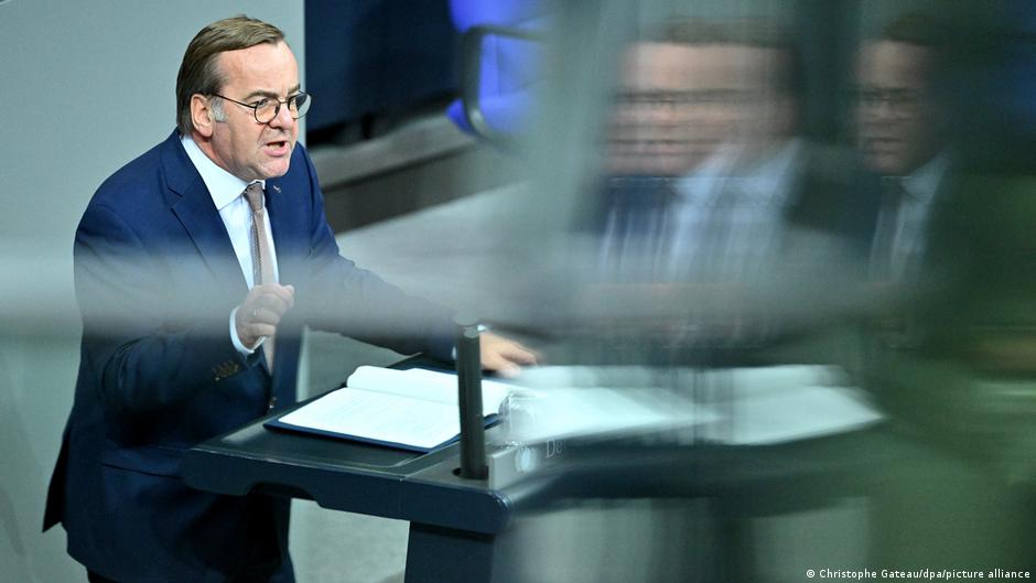 Ministar odbrane Boris Pistorijus u Bundestagu je naglasio da mu je cilj da se u 2026. regrutuje 20.000 dobrovoljaca, a u 2027. godini njih 23.000