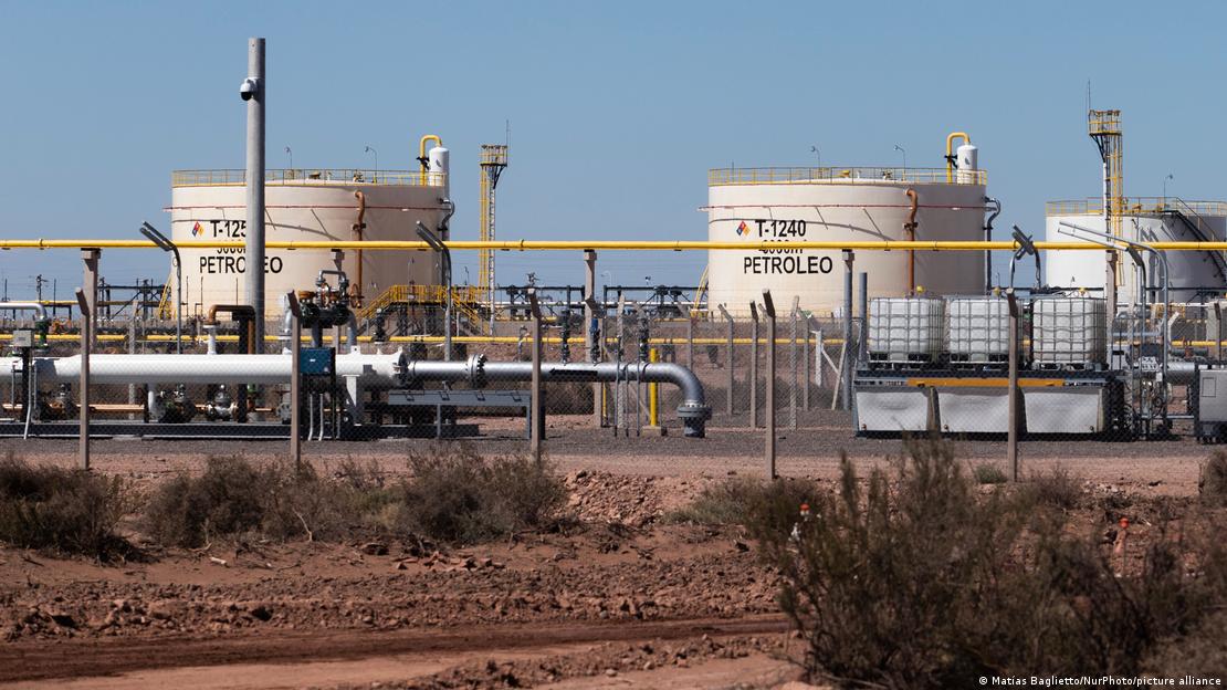 Yacimiento de petróleo Vaca Muerta en la provincia argentina de Neuquén. Yacimiento de petróleo Vaca Muerta en la provincia argentina de Neuquén.