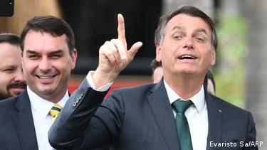 Flavio Bolsonaro e Jair Bolsonaro