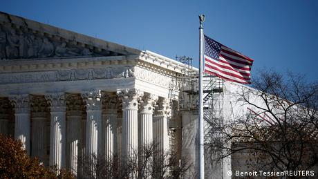 Der Oberste Gerichtshof der Vereinigten Staaten in Washington D.C. prüft Trumps Dekret, das Geburtsortsprinzip einzuschränken.