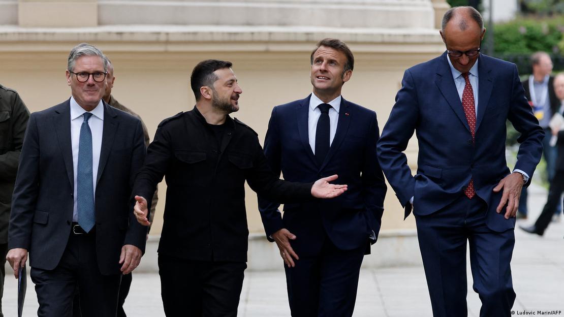 برطانوی وزیر اعظم اسٹارمر، یوکرین کے صدر زیلینسکی، فرانس کے صدر ماکروں اور جرمن چانسلر میرس