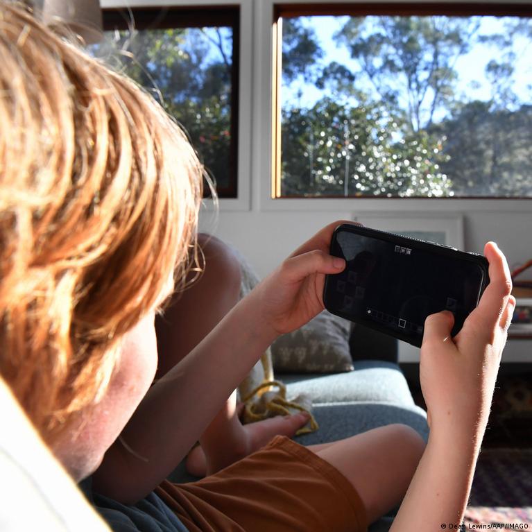 Avustralya'da çocuklara sosyal medya yasağı yürürlüğe girdi