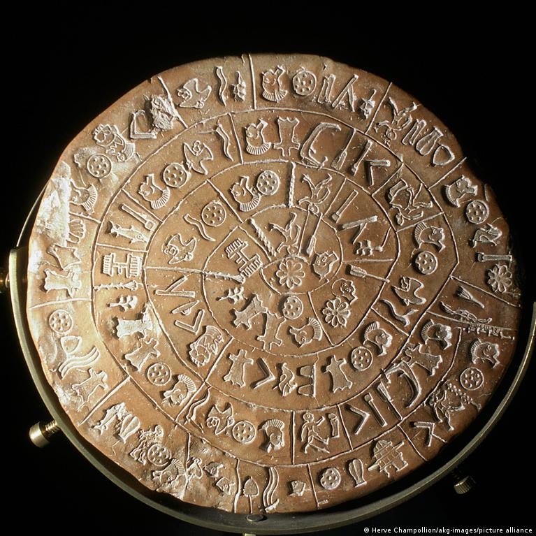 ألغاز بلا حلول .. سبع لغات لم يتمكن أحد من فك رموزها