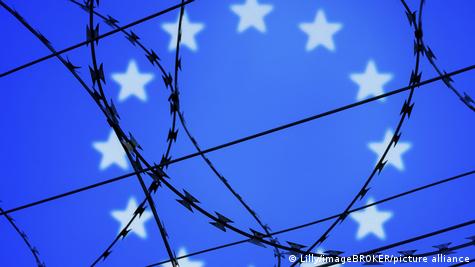 Flamuri i BE me tela me gjemba Flamuri i BE me tela me gjemba