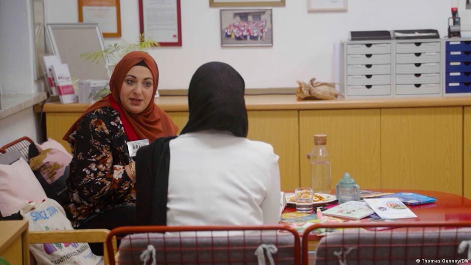 Berlin initiative helps immigrant moms find their feet – DW – 12