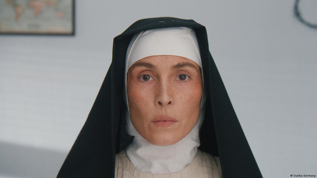 Aktorja Noomi Rapace e veshur si murgesh&euml; n&euml; rolin e saj n&euml; filmin p&euml;r N&euml;n&euml; Terez&euml;n.