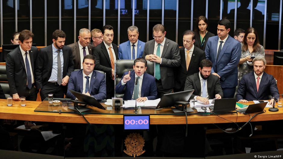 Lex-Bolsonaro-soll-Haft-f-r-Brasiliens-Ex-Pr-sidenten-k-rzen