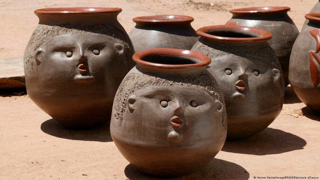 Piezas de la artesanía de cerámica ancestral ñai