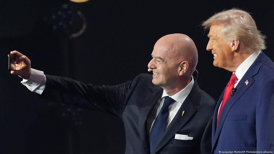 Predsjednik Fife Đani Infantino i predsjednik SAD-a Donaldu Trumpu 