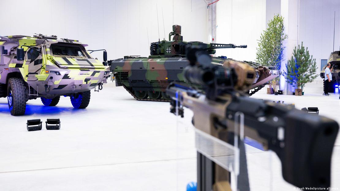 Tanques expostos em fábrica da alemã Rheinmetall