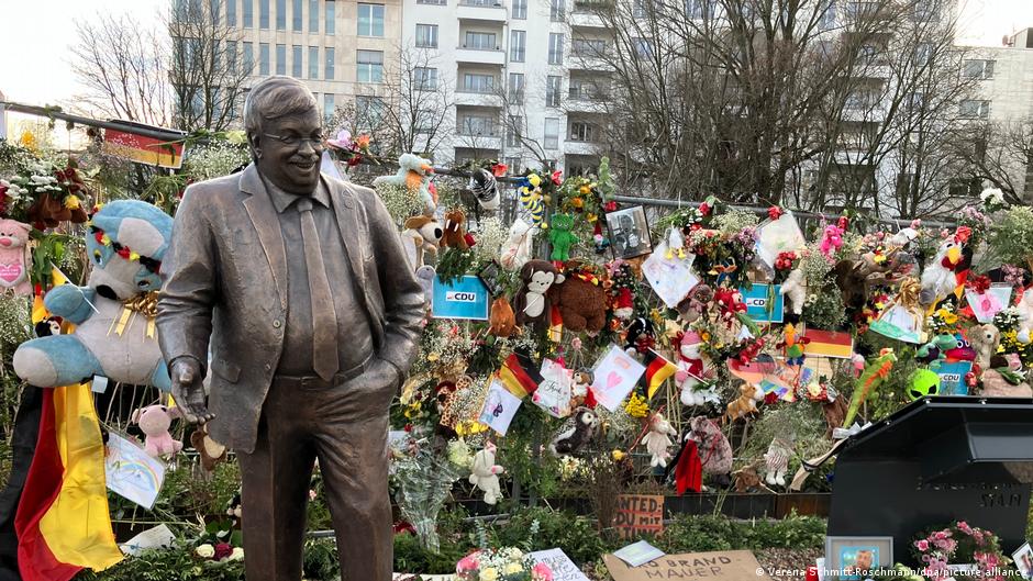 Germany: Activists upset Chancellor Merz with CDU memorial DW 12/10/2025