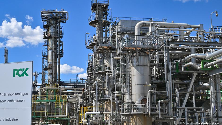 Rozgłośnia RBB: Niepokój w rafinerii przy granicy z Polską