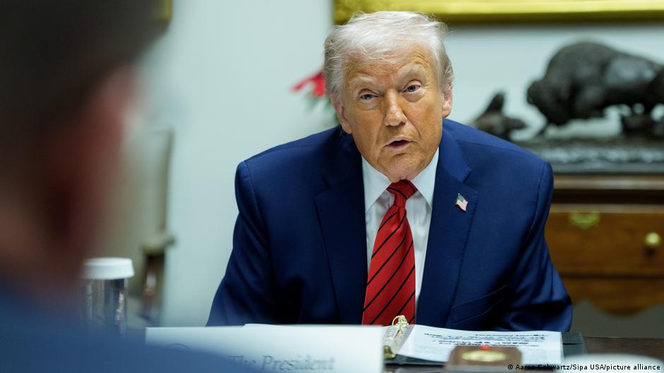 Trump quiere nuevos dueños en CNN con venta de Warner Bros – DW – 11/12/2025