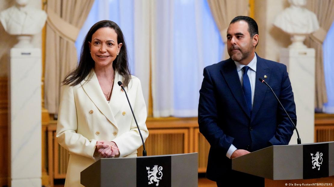 María Corina Machado en el Parlamento de Noruega, con el presidente del Storting, Masud Gharahkhani. (11.12.2025).