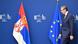 Aleksandar Vučić prolazi pored zastava Srbije i EU-a Aleksandar Vučić prolazi pored zastava Srbije i EU-a