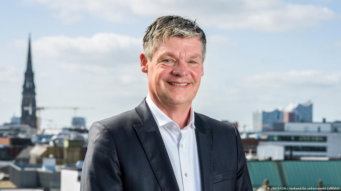 Ticari İHA sağlayıcılarını temsil eden UAV DACH Yönetim Kurulu Başkanı Gerald Wissel