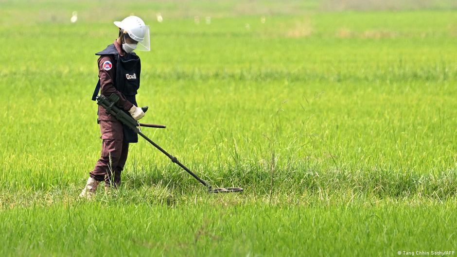 Southeast Asia uneasy as European states quit landmine ban – DW – 12/11/2025 Southeast Asia uneasy as European states quit landmine ban – DW – 12/11/2025