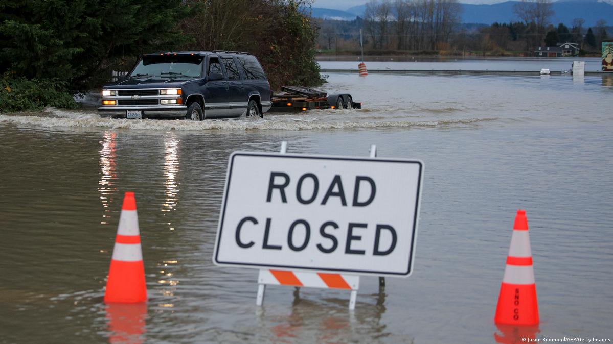 US: Thousands told to evacuate amid floods in Washington