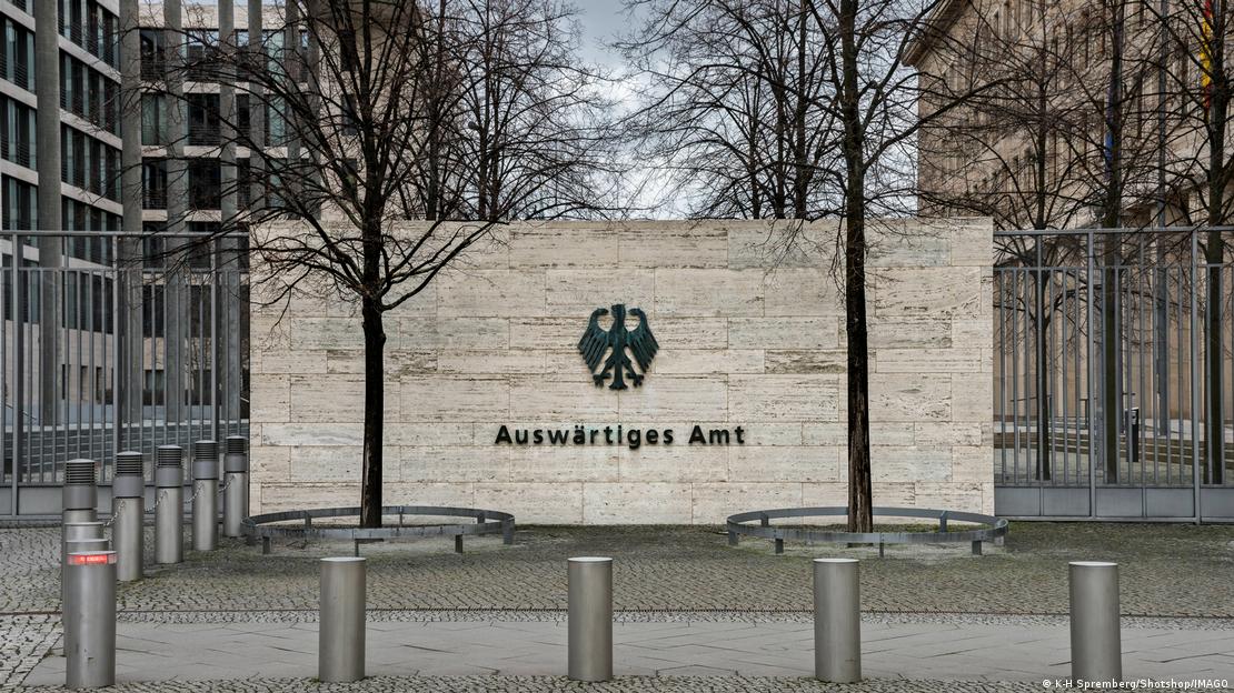 Berlin'de, Almanya Dışişleri Bakanlığı binasının girişi Berlin'de, Almanya Dışişleri Bakanlığı binasının girişi