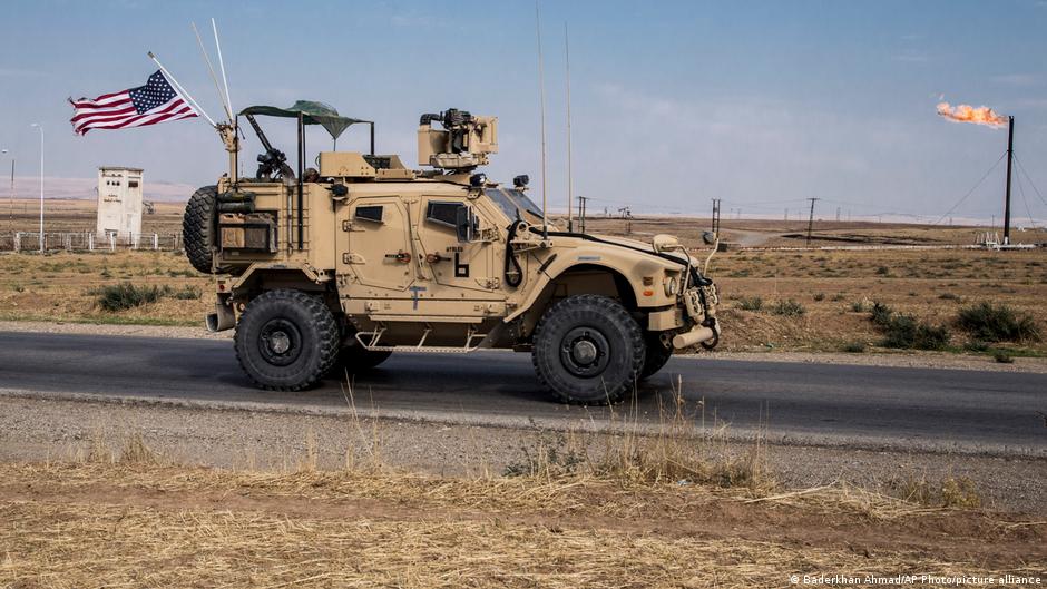 Suriye'de ikisi asker biri tercüman üç Amerikalının öldüğü saldırının ardından Şam yönetimi IŞİD hücrelerine karşı operasyon başlattı

Suriye İçişleri Bakanlığı, operasyonun "uyuyan IŞİD hücrelerine yönelik" olduğunu açıkladı