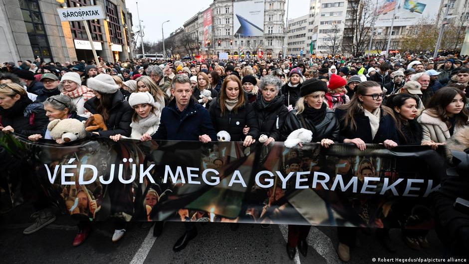 Ungarn: Zehntausende fordern Rücktritt von Premier Orbán