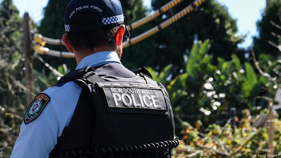 Australia: Police detain 2 after gunshots at Bondi Beach