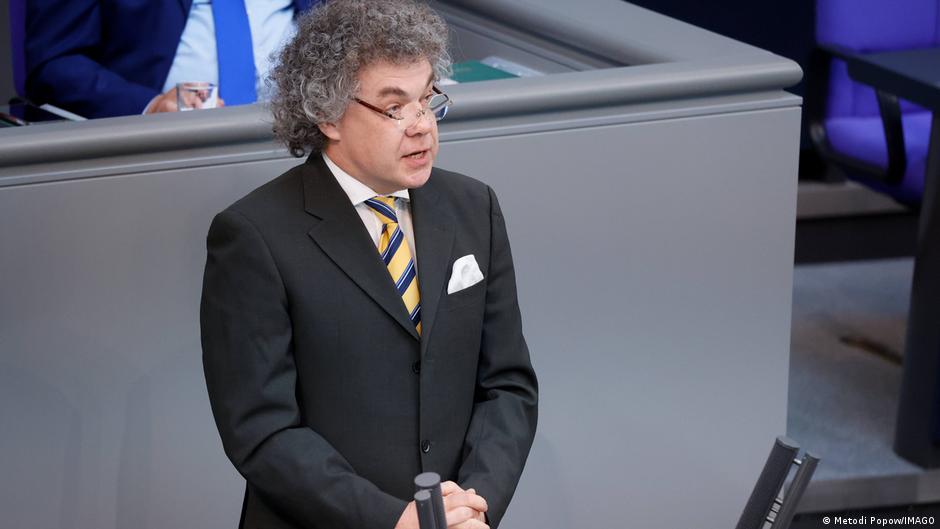 محاكمة نائب من "البديل" بتهمة أداء "تحية هتلر" داخل البرلمان الألماني