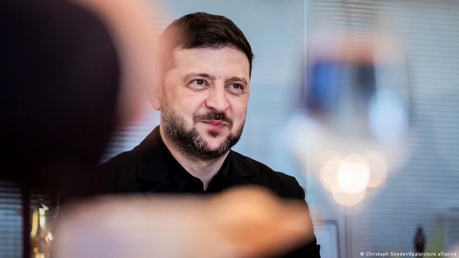 Зеленський про переговори з США: Непросто, але продуктивно – DW – 15.12.2025