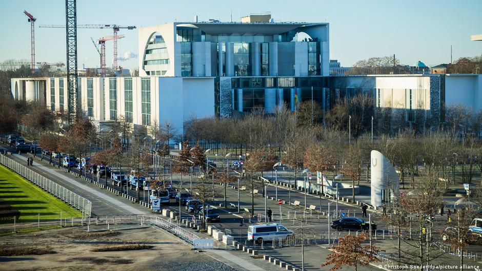 ЗМІ ФРН про переговори щодо України: РФ імітує дипломатію – DW – 15.12.2025