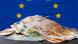 Banknoty euro na tle flagi UE Banknoty euro na tle flagi UE