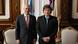 El presidente argentino Javier Milei y el presidente electo de Chile José Antonio Kast posan para las cámaras. El presidente argentino Javier Milei y el presidente electo de Chile José Antonio Kast posan para las cámaras.