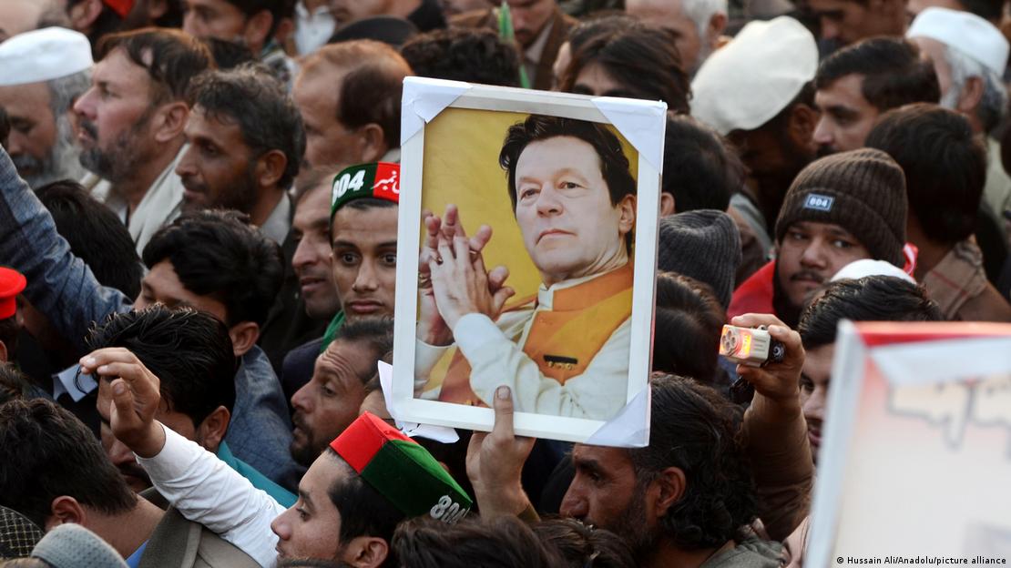 یہ سزائیں نو مئی 2023ء کے پرتشدد احتجاج کے بعد درج کیے گئے مقدمات سے تعلق رکھتی ہیں، جب عمران خان کی مختصر گرفتاری کے بعد ان کے حامیوں نے فوجی تنصیبات پر حملے کیے تھے یہ سزائیں نو مئی 2023ء کے پرتشدد احتجاج کے بعد درج کیے گئے مقدمات سے تعلق رکھتی ہیں، جب عمران خان کی مختصر گرفتاری کے بعد ان کے حامیوں نے فوجی تنصیبات پر حملے کیے تھے