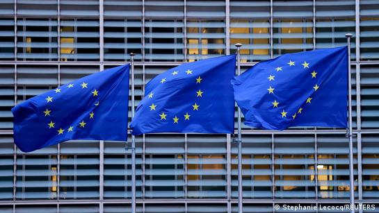 EU freezes US trade deal over tariffs uncertainty