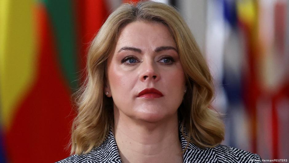 Прем'єрка Латвії Евіка Сіліня йде у відставку
