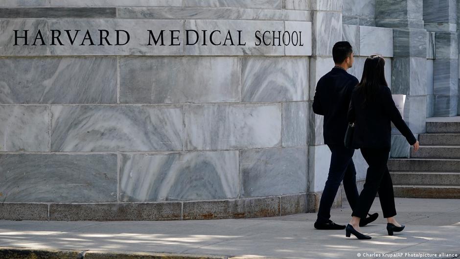 Exgerente de morgue de Harvard condenado a 8 años de prisión por tráfico de órganos y restos humanos