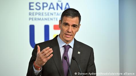 Pedro Sanchez duke folur në një konferencë shtypi në Bruksel Pedro Sanchez duke folur në një konferencë shtypi në Bruksel