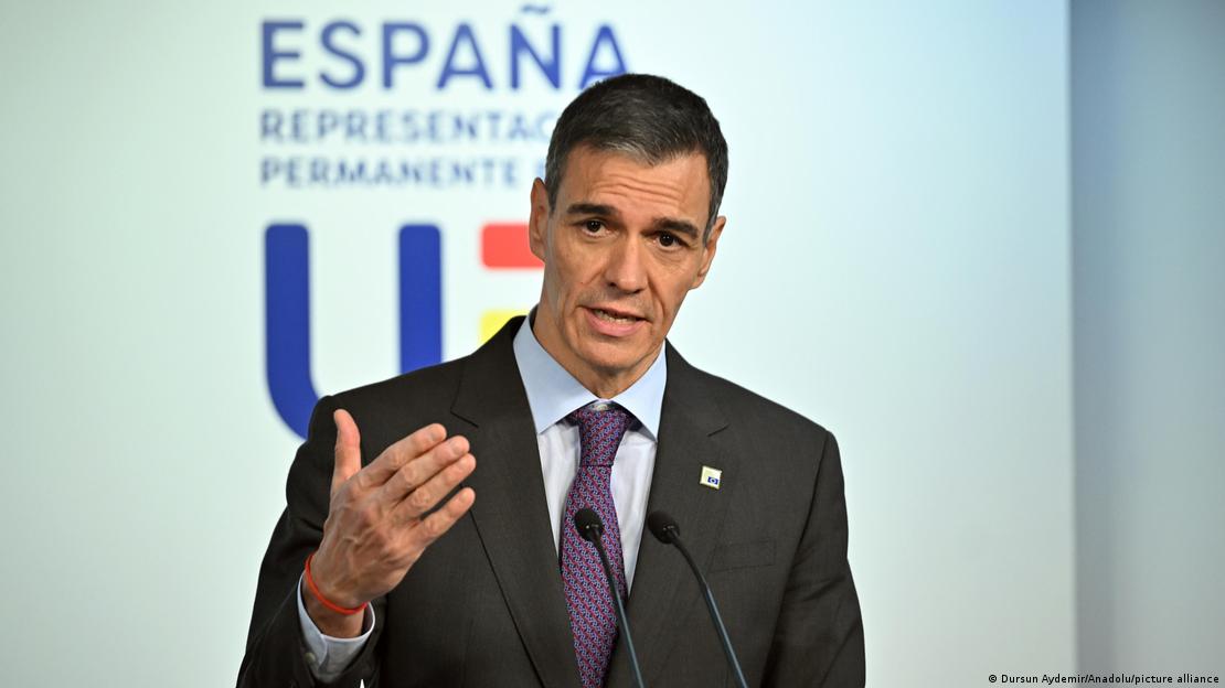 Pedro Sanchez duke folur në një konferencë shtypi në Bruksel Pedro Sanchez duke folur në një konferencë shtypi në Bruksel