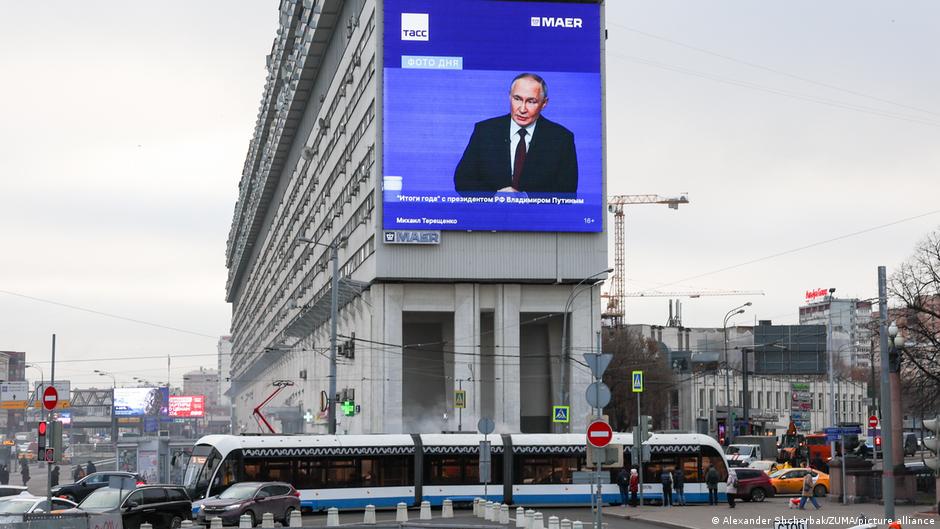 Russia's Putin blames Ukraine, NATO for war during live Q&A – DW – 12