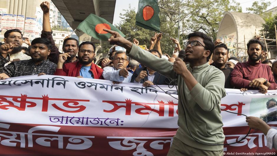 India-Bangladesh visa freeze deepens bilateral crisis  DW  12/25/2025