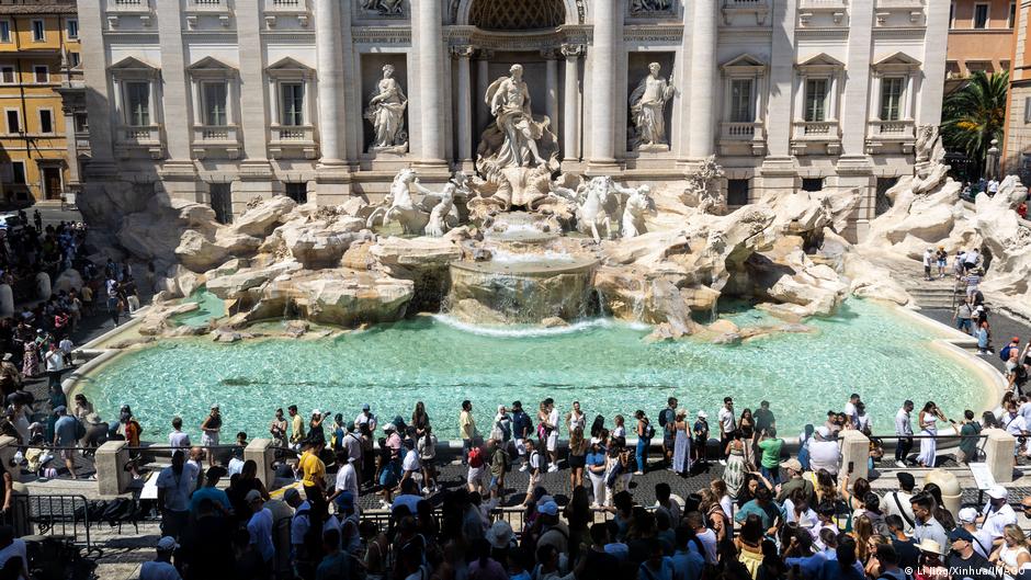 Rome to introduce entry fee for historic Trevi Fountain  DW  12/19/2025