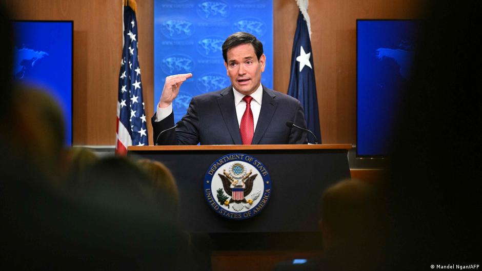 США відкликають призначених Байденом дипломатів з 29 країн – DW – 22.12.2025