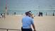 Un policía vigila la playa de Bondi, en Sídney, una semana después del atentado que costó la vida de 15 personas. (Imagen de archivo: 22.12.2025) Un policía vigila la playa de Bondi, en Sídney, una semana después del atentado que costó la vida de 15 personas. (Imagen de archivo: 22.12.2025)