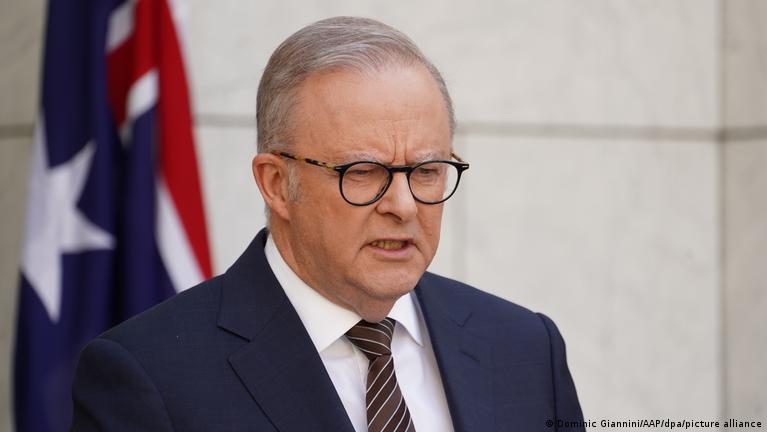 Australia's prime minister apologizes for Bondi attack