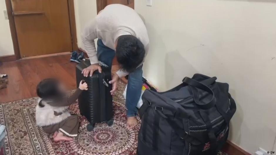 Afghan refugees at risk as deportations surge in Pakistan – DW – 12