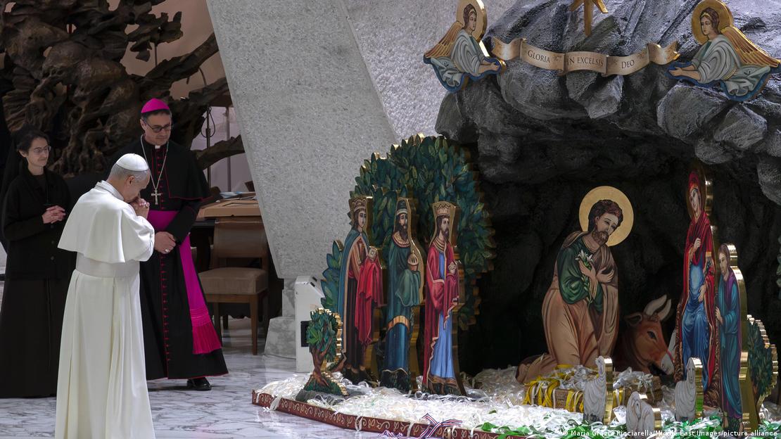 Këtë vit grazhdi me skenën e lindjes së Jezusit vjen nga dioqeza e Nocera Inferiore-Sarno në provincën jugore italiane të Salernos në Kampania.