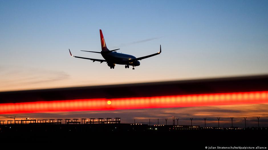 У Німеччині аеропорт Ганновера закривали через дрони – DW – 27.12.2025